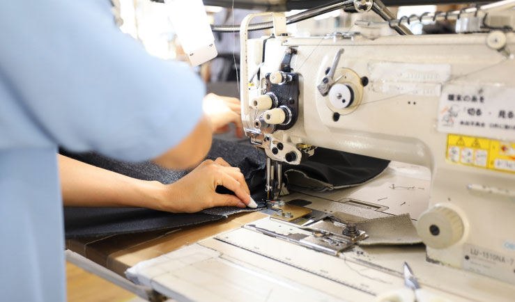 製品を「製造」、「縫製」する